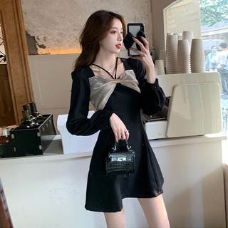 💥Đầm đen nhỏ kiểu Pháp Thiết kế thích hợp Váy dây chữ a eo hẹp cao cấp Năm thu Phong cách mới