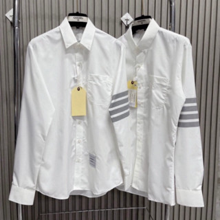 HOT Áo sơ mi trắng nam dài tay Thom Browne dập 4 sọc xám tay thêu logo bụng phối sọc xanh trắng đỏ sau cổ thời trang