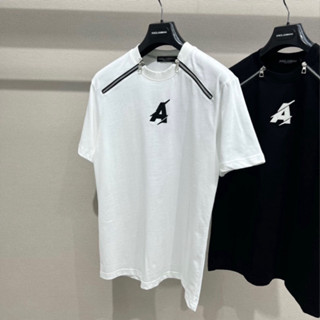 Áo Phông Nam Nữ Dolce 2 Khoá Zip Cổ Phối In Chữ A Da Trước Ngực Cổ Bo . Áo Thun Cộc Tay Siêu Cấp Dành Cho Các Boy Phố