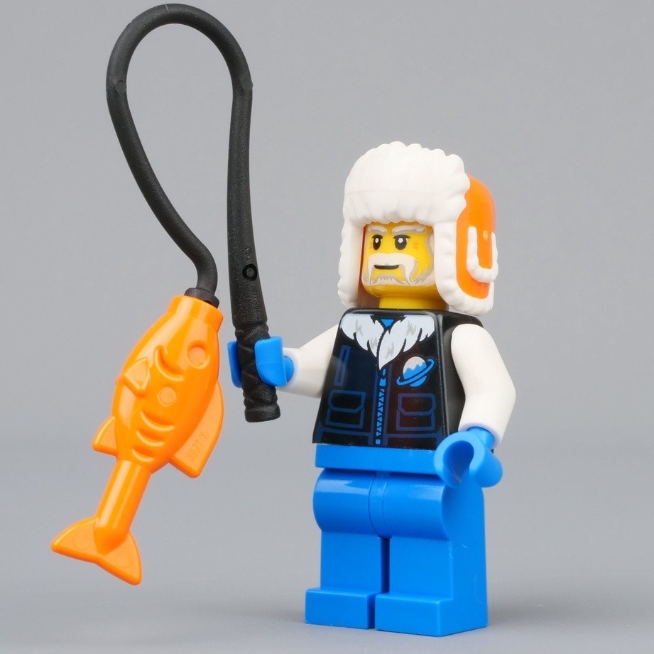 Nhân Vật LEGO Minifigures Ông Lão Đội Mũ Lông Ushanka & Con Cá Vàng