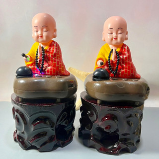 Tượng đế gỗ chú tiểu gật đầu gõ mõ tụng Kinh - T0410