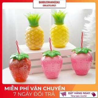 Bình nước dâu,bình đựng nước bằng nhựa hình quả dâu tây và trái dứa kèm móc khoá dâu 500ml