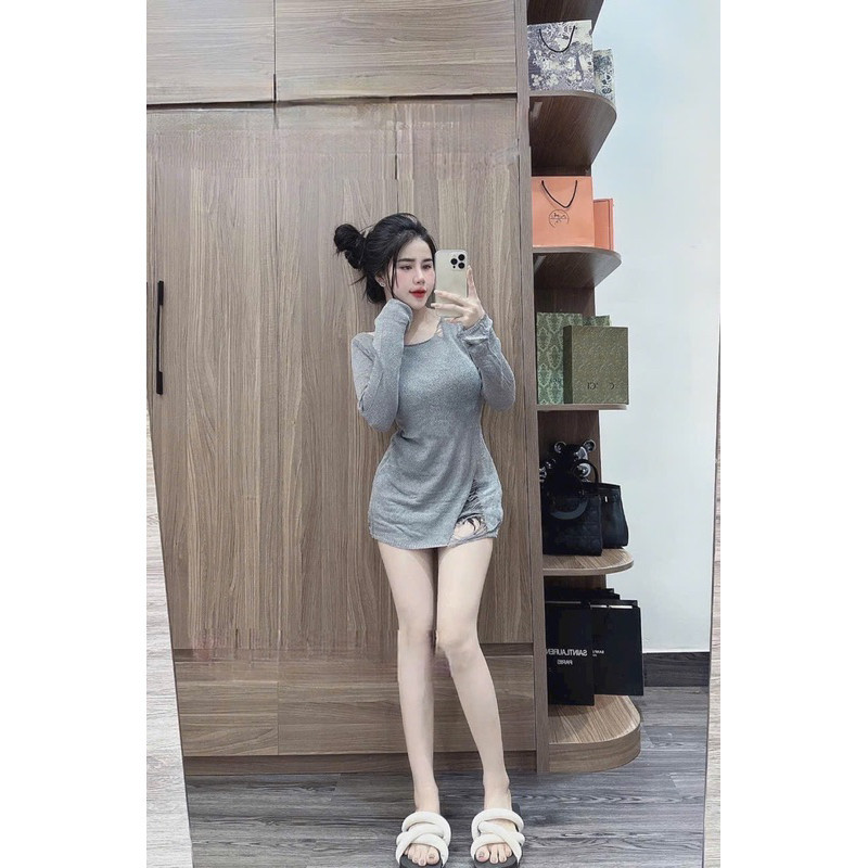 Áo trễ vai vạt chéo rách xước, form như mẫu mặc h