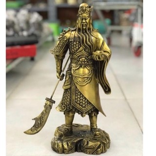 Tượng Quan công bằng đồng đứng cầm đĩnh vàng