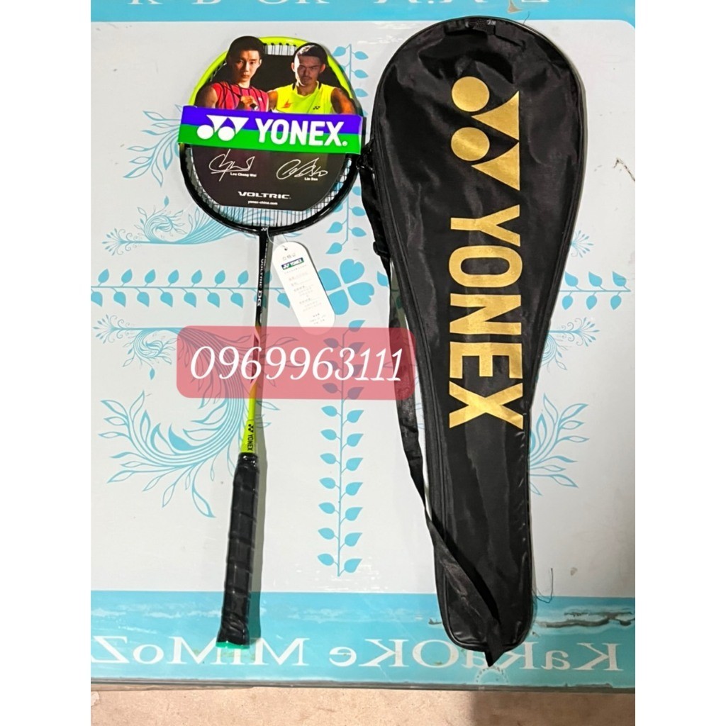 Vợt Cầu Lông YONEX 1 chiếc ( Màu Ngẫu Nhiên )
