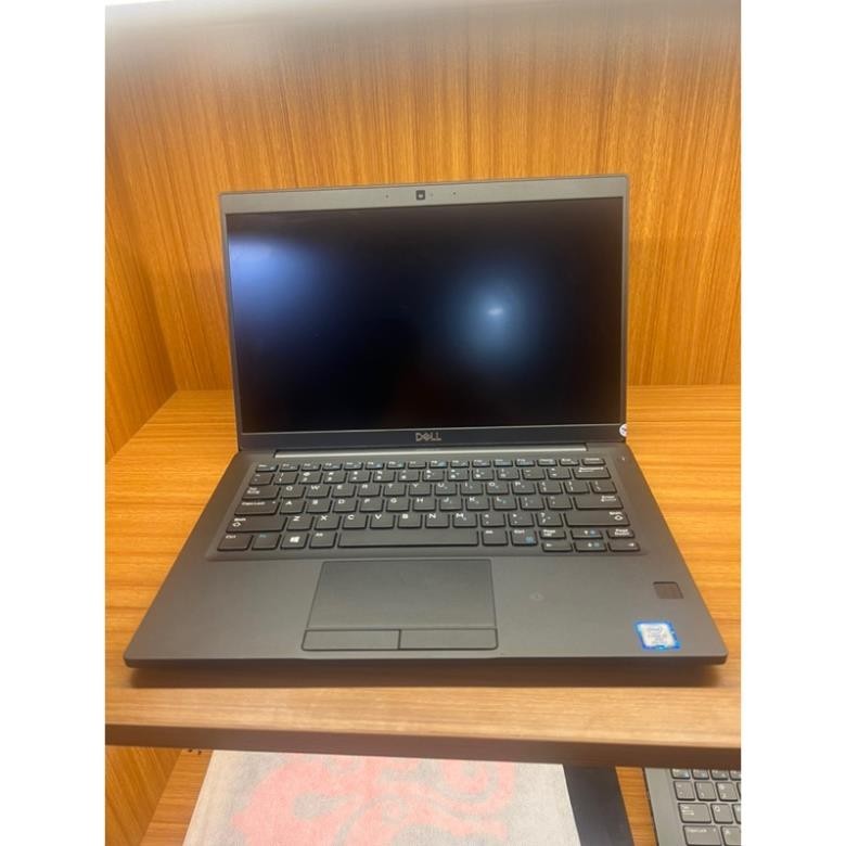 Laptop Dell Latitude 7390 Core I7 ram 8G SSD 256G FHD Màn Hình Tràn Viền Mỏng Nhẹ 99%