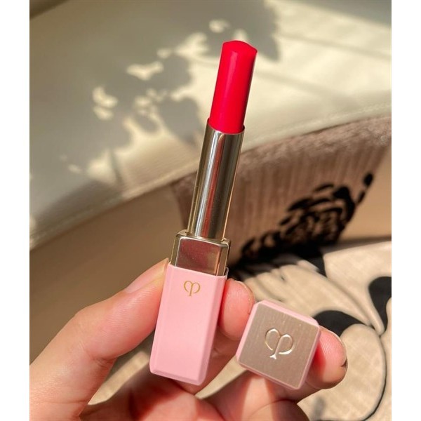 Son dưỡng Cle de peau 02 Red