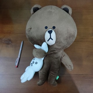 Thú bông Line - Gấu Brown ôm thỏ Cony