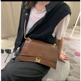 Túi hồng dáng vuông  ( size  30-còn ảnh đầu)