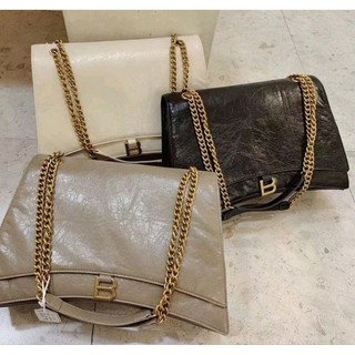 Túi hồng dáng vuông  ( size  30-còn ảnh đầu)