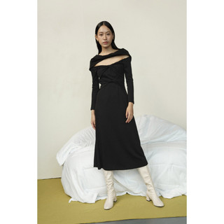 Rập - đầm cổ thuyền tay dài thân trước xoắn khoét ngang - de art 03