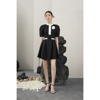 Rập - đầm cổ tròn cài hoa tay ngắn xếp ly tùng xòe - chic 02