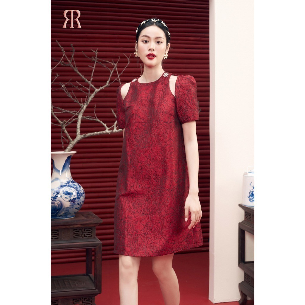 RẬP - Đầm Thân Suông Cổ Tròn Đính Đá Khoét Vai - CHIC 01 ĐỎ - FS