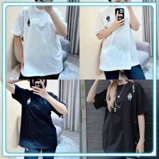 Áo Thun W H O A U Logo Thêu Ngực Form Unisex by hallomlbsaigon