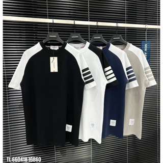  Áo Thun Thom Browne 4 Sọc Phối Vai Thiết Kế Nam Nữ Mặc Thoải Mái Áo Phông Cotton New Hottrend 2024 AT015 