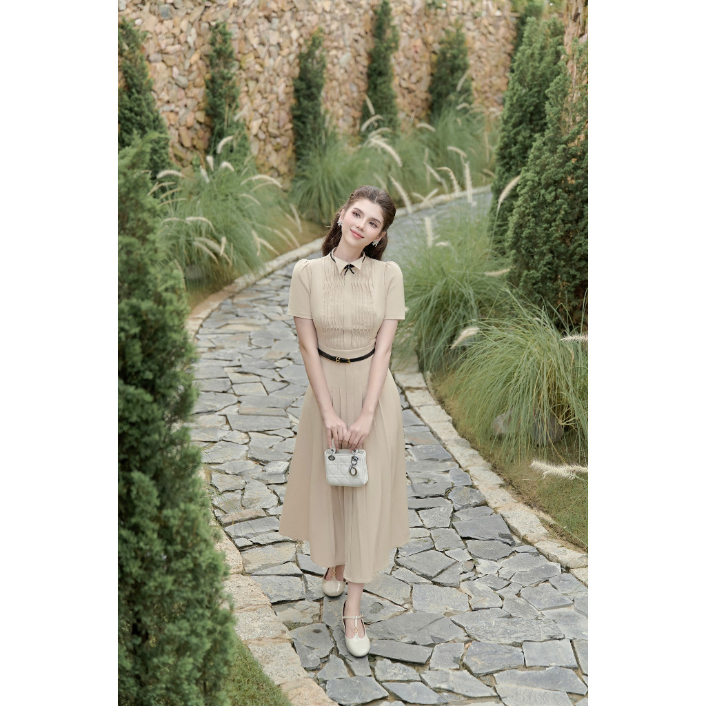 Váy Đầm Nữ Dáng Dài Cổ Điển SOLEIL ROOM Váy Liền Xếp Ly Xòe Thanh Lịch TOCHIE DRESS (Tặng kèm đai lưng) | BigBuy360 - bigbuy360.vn