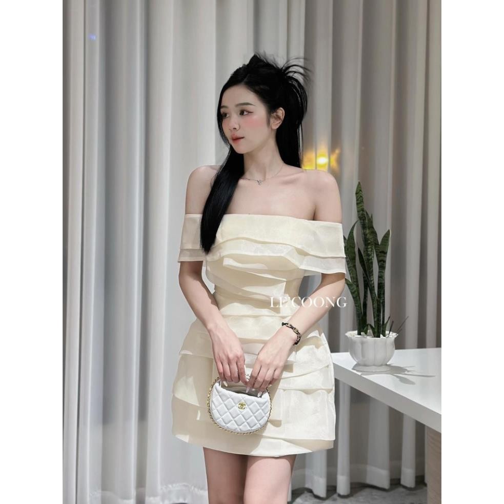 Váy Trễ Vai Dáng Ngắn LECOONG V464 Đầm Dự Tiệc Chất Tơ Xếp Tầng Xám Be | BigBuy360 - bigbuy360.vn