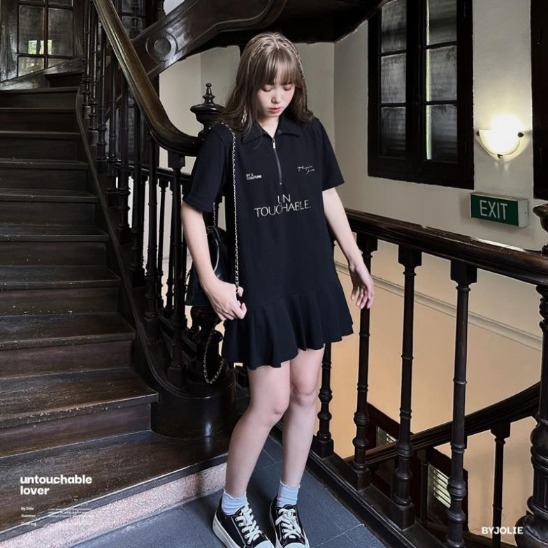 Váy polo nữ dáng suông "UNTOUCHABLE LOVE" vải cotton tự nhiên cao cấp thoáng mát cổ polo kéo khoá có size S M | BigBuy360 - bigbuy360.vn