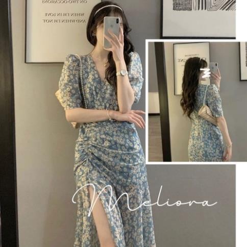 Váy hoa nhí xanh mát cổ V xẻ tà dành cho mùa hè