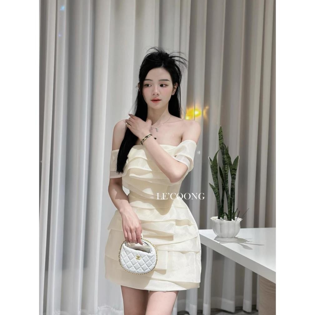 Váy Trễ Vai Dáng Ngắn LECOONG V464 Đầm Dự Tiệc Chất Tơ Xếp Tầng Xám Be | BigBuy360 - bigbuy360.vn