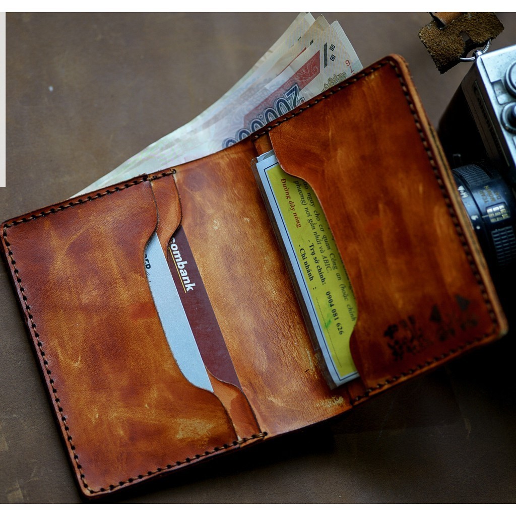 Ví da bò thủ công Nam Nữ Da Bò Italia Veg RAM Leather Dáng Đứng Khắc Trống Đồng Màu Xanh Lục