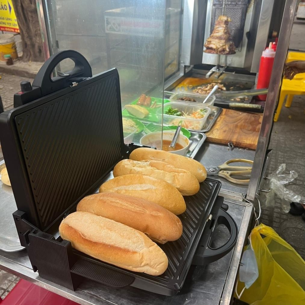 Máy Kẹp Nướng Bánh Mỳ YiLi Y2688 - Hàng Chính Hãng - Bảo Hành 12 Tháng