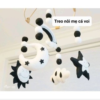 Treo nôi cũi màu tương phát kích thích thị giác cho bé