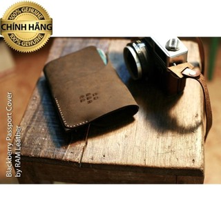 Bao da điện thoại BB Passport (da bò thật ) .