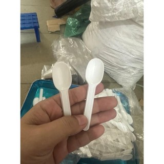 1  bịt gần 0,5kg  muỗng nhí , trong / đục ăn xôi, rau câu, sữa chua ( 195-200 cai /400 cái)
