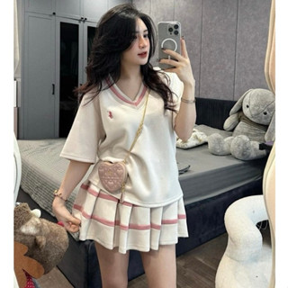Set Đồ Đi Chơi Viền Hồng Áo Cổ Tim Thêu Ngựa Mix Chân Váy Dáng Ngắn Xếp Ly Cạp Chun Co Dãn Cá Tính