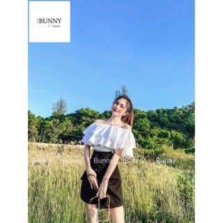Set đùi giả váy & áo bèo trễ vai được thiết kế với chất vải mềm mại, thấm hút mồ hôi tốt