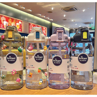  Bình nước 2 lít có chia vạch thể thao cute có ống hút Nắp cốc bật lên tiện lợi và nhanh chóng,thân trong suốt trực quan 