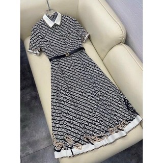 (QUẢNG CHÂU CAO CẤP) VÁY ĐẦM SƠ MI XẾP LY DÁNG XÒE – HỌA TIẾT FENDY SANG CHẢNH