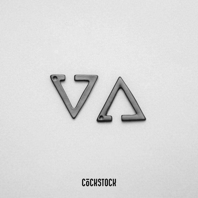 TRIANGLE EARCUFF ( giá 1 chiếc)