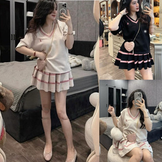Sét Đồ Nữ Áo Thêu Ngựa Cổ V Phối Màu Bo Dệt Ngắn Tay Mix Chân Váy Xếp Ly Lé Viền Màu Có Quần Trong Freesize B42 H
