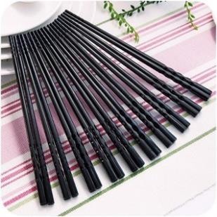 Set 10 đôi đũa nhựa phíp đen xoắn chống trơn cao cấp #L1.1