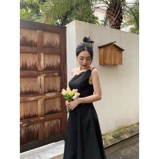 COCO SIN - Đầm Tapta Đen Lệch Vai Đính Nút Hoa