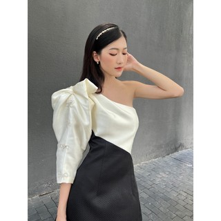 COCO SIN - Đầm Lệch Vai B&W Đính Nơ