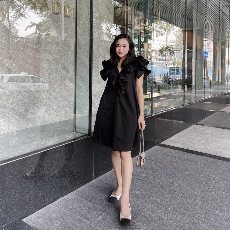 COCO SIN - Đầm Đen Phom Rộng Cổ Phối Bèo