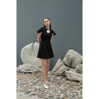 COCOSIN - Đầm Đen Tay V