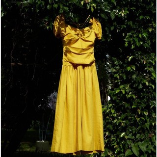 COCO SIN - Đầm Midi Linen Vàng