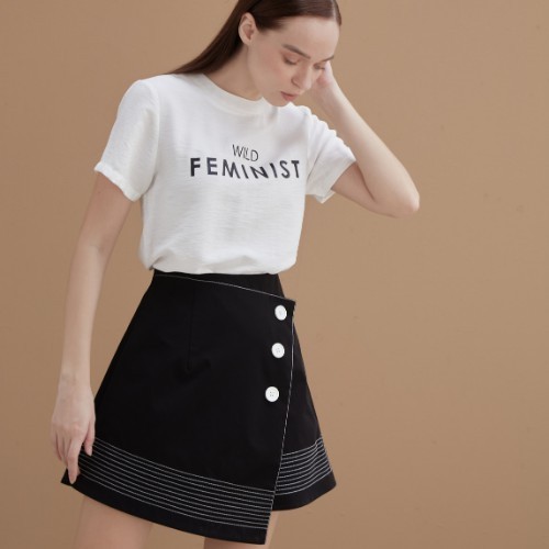 COCO SIN - Chân Váy Mini Đen Viền Chỉ Đính Nút