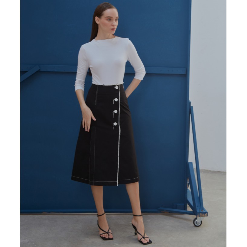 COCO SIN - Chân Váy Midi Đen Xẻ Phối Trắng