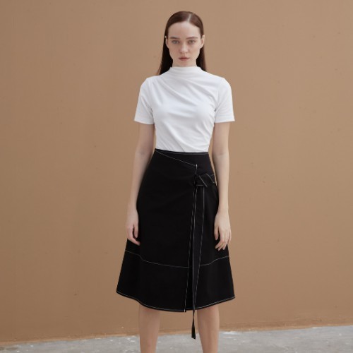COCO SIN - Chân Váy Midi Đen Viền Chỉ Thắt Dây