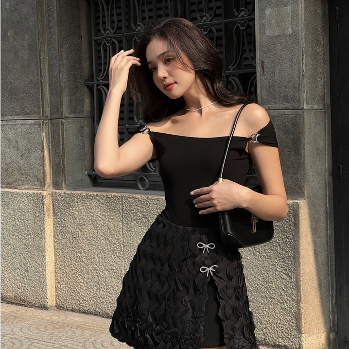 COCO SIN - Bodysuit Thun Đen Trẹt Vai Phối Khoen