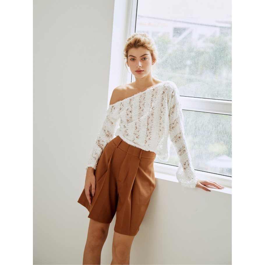 COCO SIN - Áo Trắng Pattern Lệch 1 Vai
