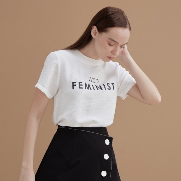 COCO SIN - Áo Lụa In Logo Trắng Wild Feminist Cổ Tròn