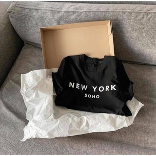 COCO SIN - Áo Lụa In Logo New York Soho Cổ Tròn