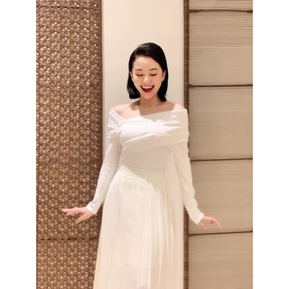 COCO SIN - Áo Kiểu Bodysuit Thun Trắng Lệch Vai