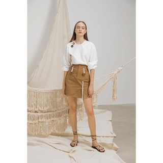 COCO SIN - Áo Kate Trắng 2 Nút Gỗ